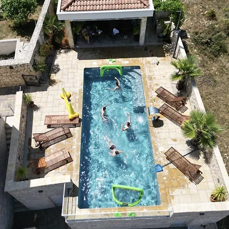 Mariner With Heated Pool