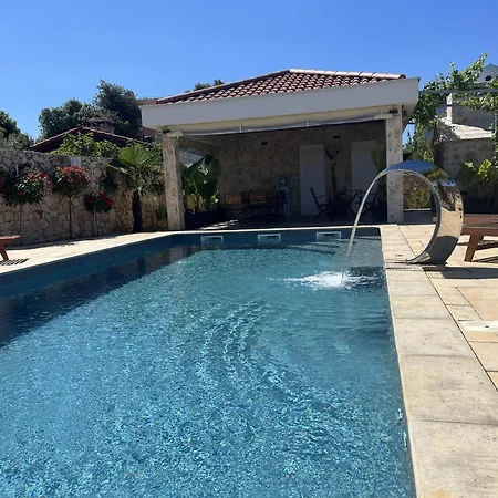 Mariner With Heated Pool شقة