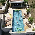 Mariner With Heated Pool