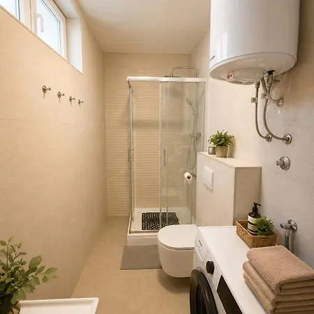 Apartman Mariner With Heated Pool