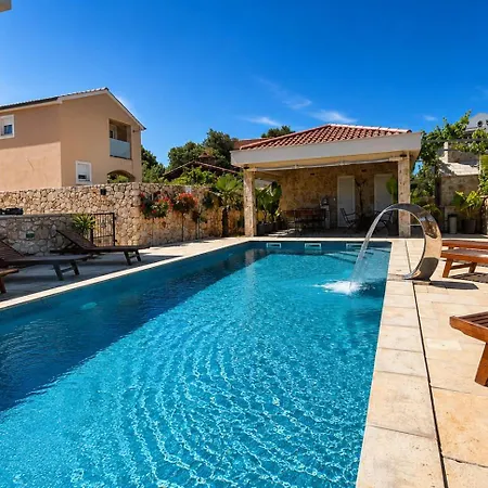 Apartman Mariner With Heated Pool *